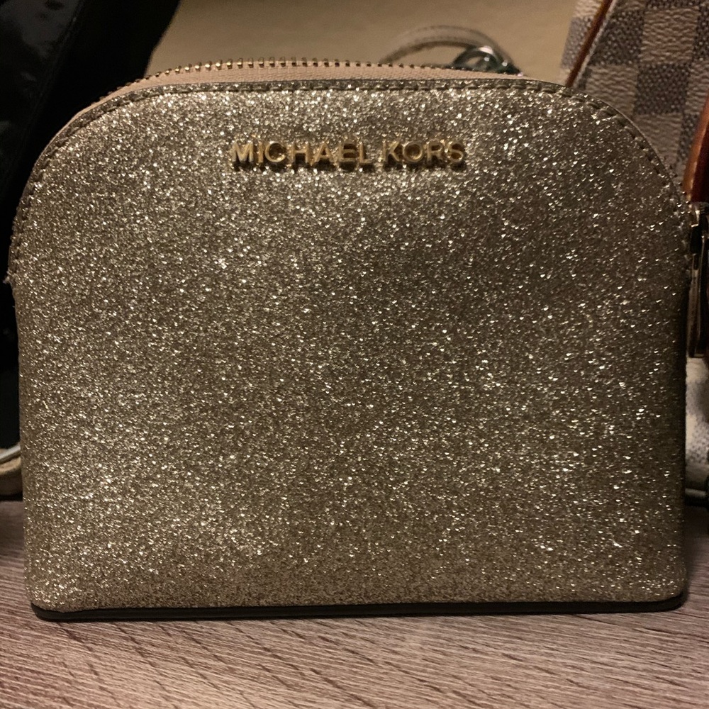 Cosmetic bag gold